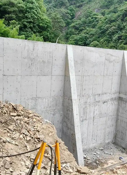 太原清徐县重力式挡土墙